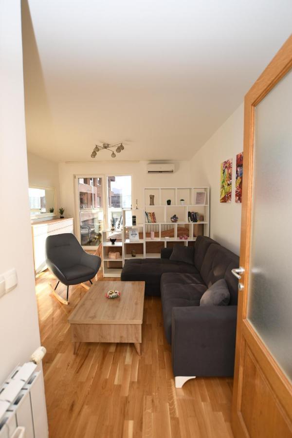 Sky Way Studio Apartment Saraievo Exterior foto